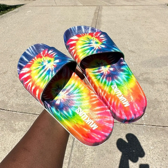 Muk Luks Unisex Pool Limbo Slide Rainbow Tie Dye - Picture 8 of 8